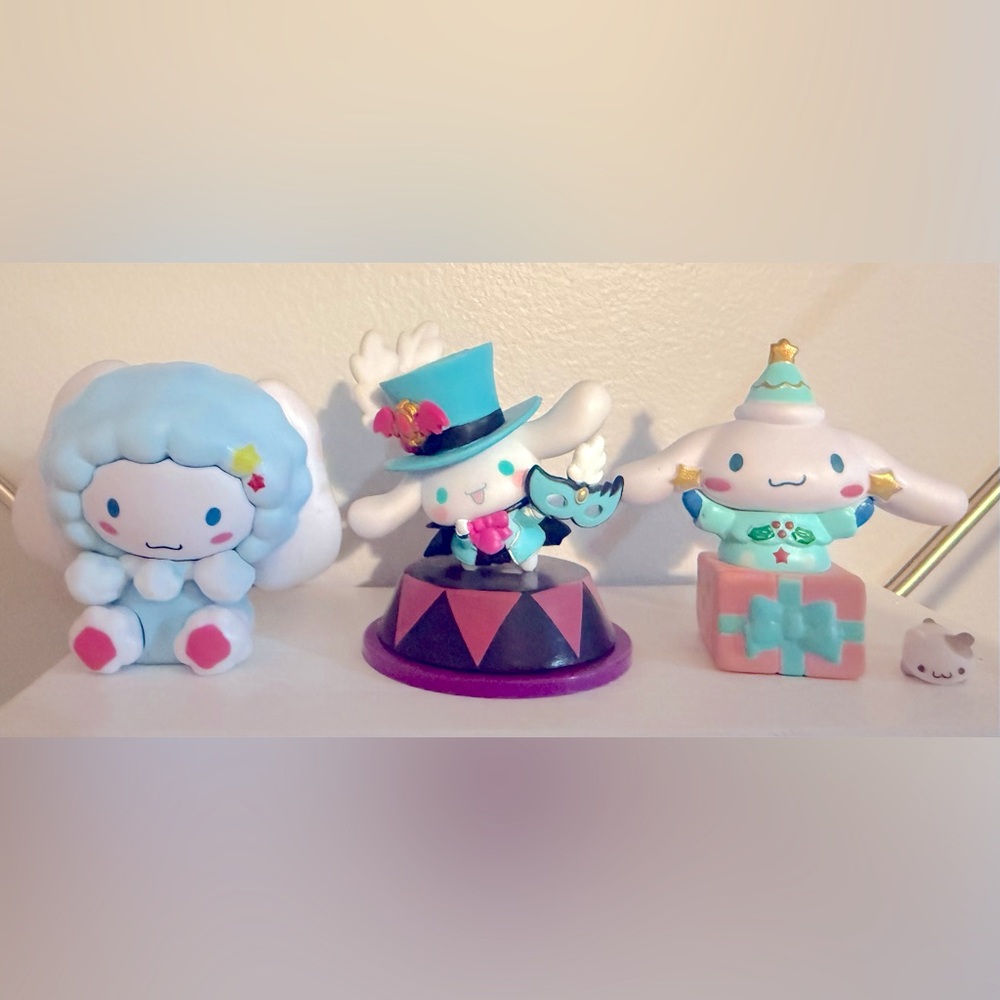 Like New Cinnamoroll figures